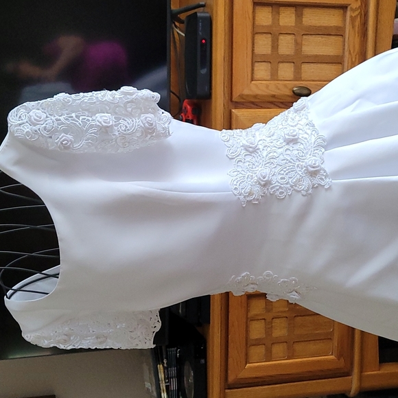 Wedding Dress - Picture 1 of 9